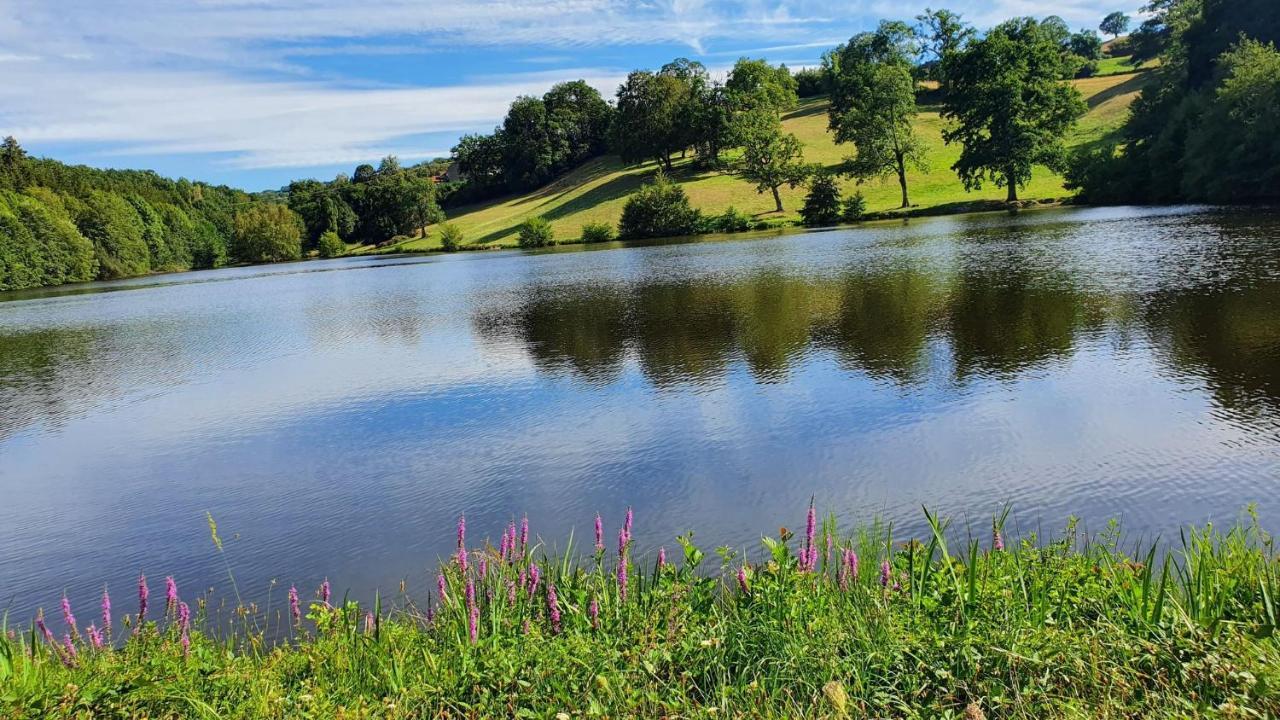 Gite Les Hauts De Villemaloux Dontreix 外观 照片